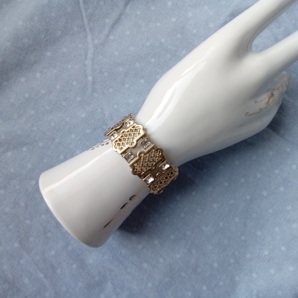 KIRKS FOLLY, Vintage Elegant Gold Bracelet